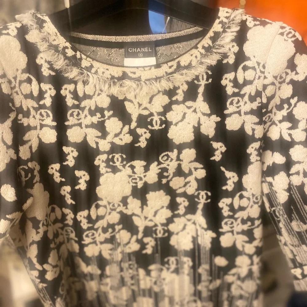 CHANEL 14C Resort Runway Camellia CC Logo Jacquard Knit Top